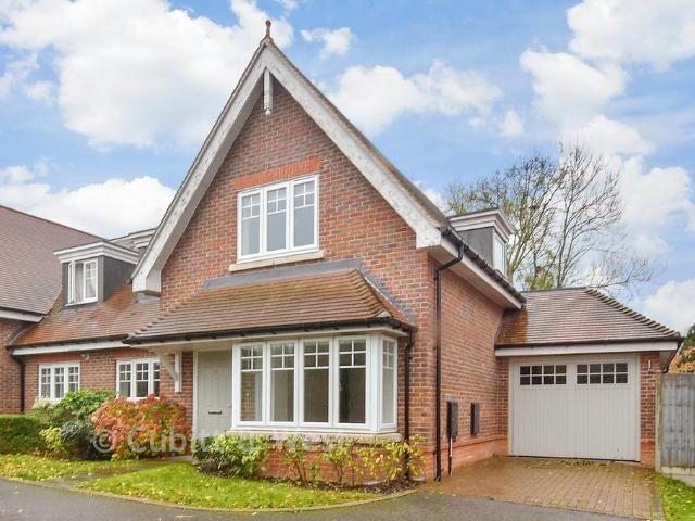 House for sale in Burgh Heath, Reigate and Banstead