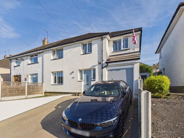 House for sale in Bingley, West Yorkshire