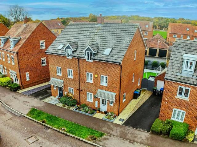 House for sale in Manor Estate, Pouchen End