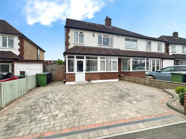 House for sale in Chessington, Hook