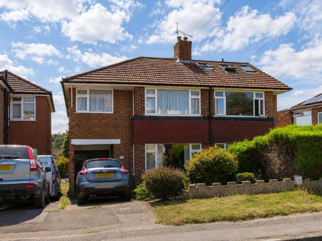 House for sale in Bennetts End, Pouchen End