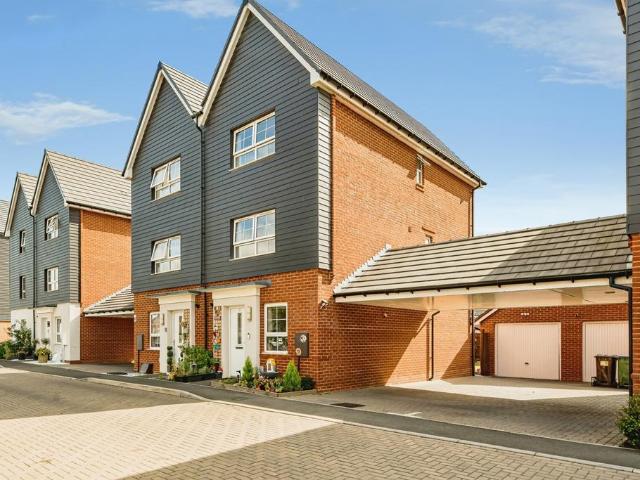 House for sale in Kingsbrook, Buckinghamshire