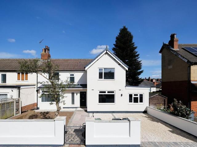 House for sale in Armley, West Yorkshire