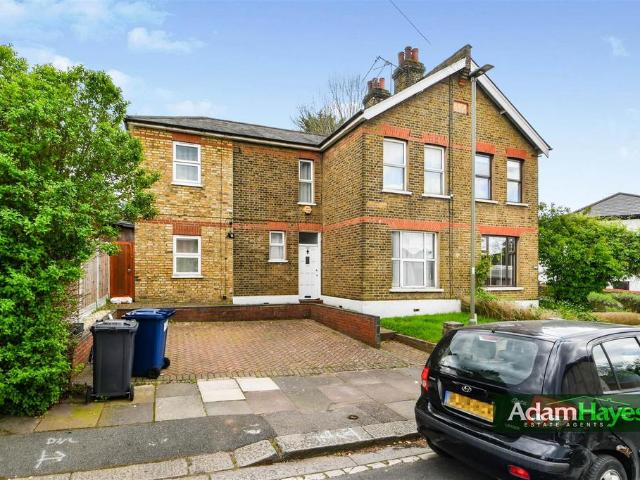 House for sale in Finchley, Greater London