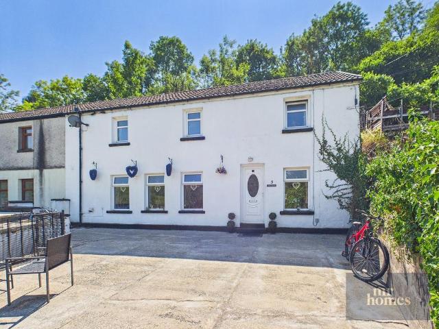 House for sale in Troed-y-rhiw, Wales