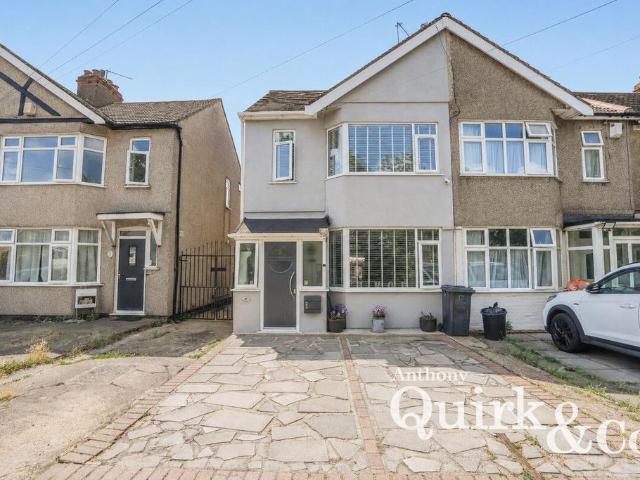 House for sale in Rainham, Greater London
