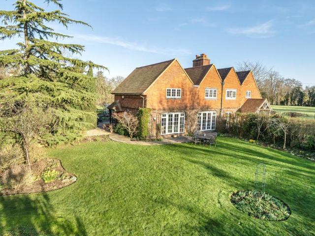 House for sale in Fole, Surrey