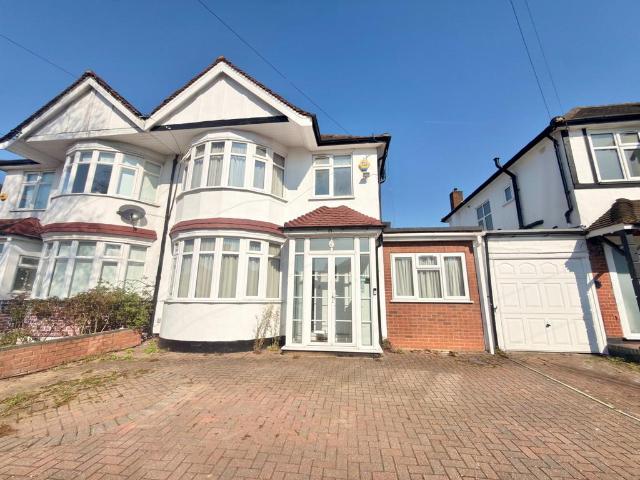 House for sale in Harrow Weald, Greater London