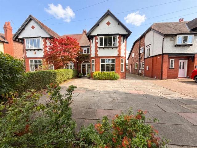 House for sale in Ashton upon Mersey, Trafford Park