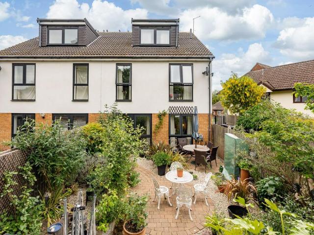 House for sale in Kings Hill, Colliers End
