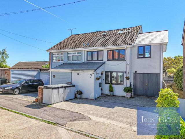 House for sale in Debden Green, Epping