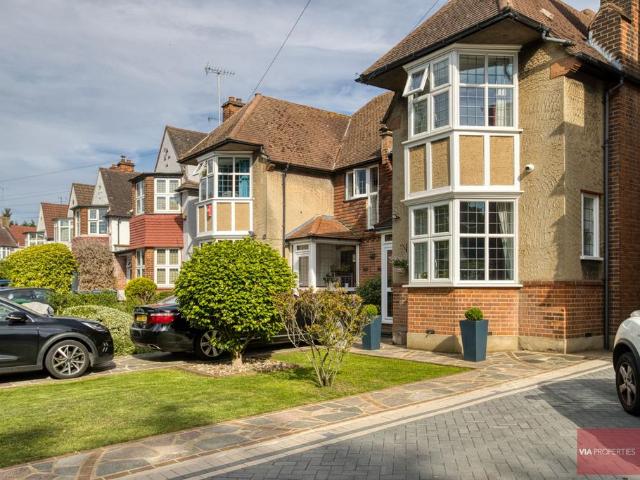 House for sale in Friern Barnet, Greater London