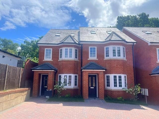 House for sale in Cargate, Aldershot