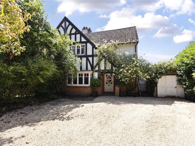 House for sale in Fole, Surrey