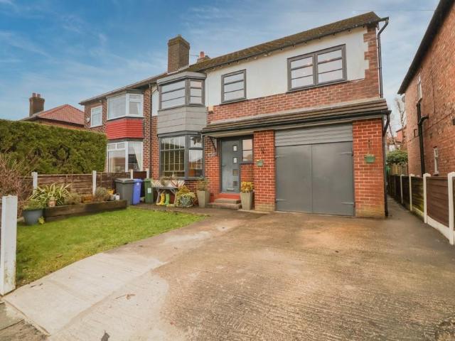 House for sale in Cheetham Fold, Greenheys