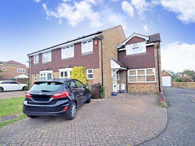 House for sale in Allington, Midway