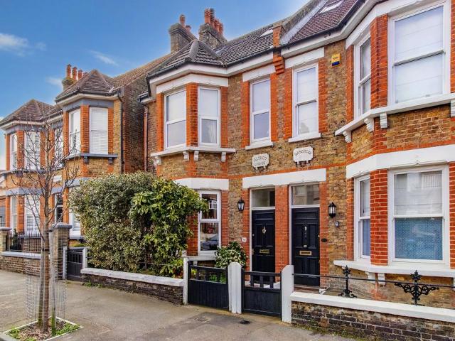 House for sale in Upton, Acol