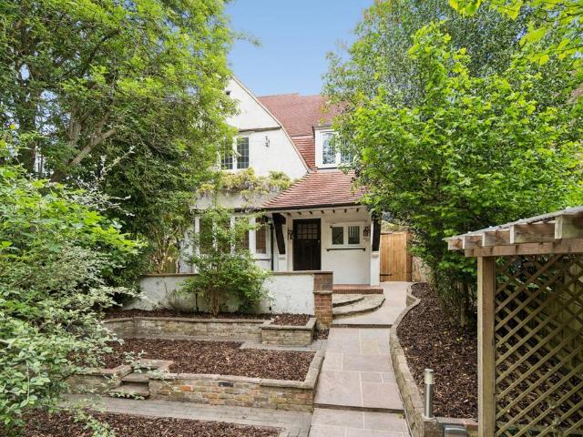 House for sale in Batchworth, Hertfordshire