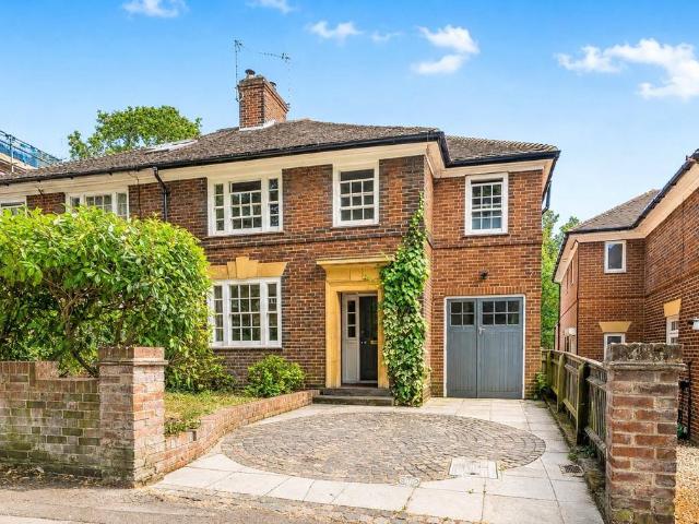 House for sale in The Slade, Oxfordshire