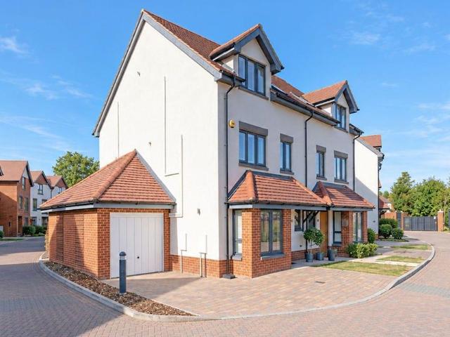 House for sale in Wexham and Ivers Community Board, Richings Park