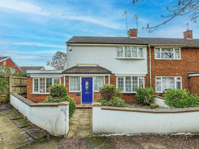 House for sale in Bennetts End, Pouchen End