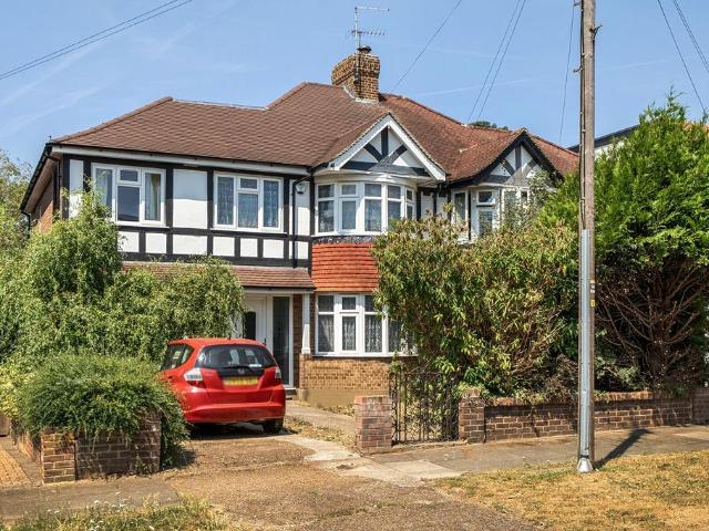 House for sale in Stoneleigh, Ewell