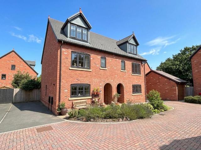 House for sale in Saltersford Gardens, Holmes Chapel