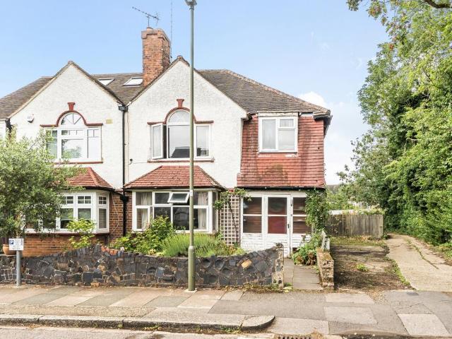 House for sale in Finchley, Greater London