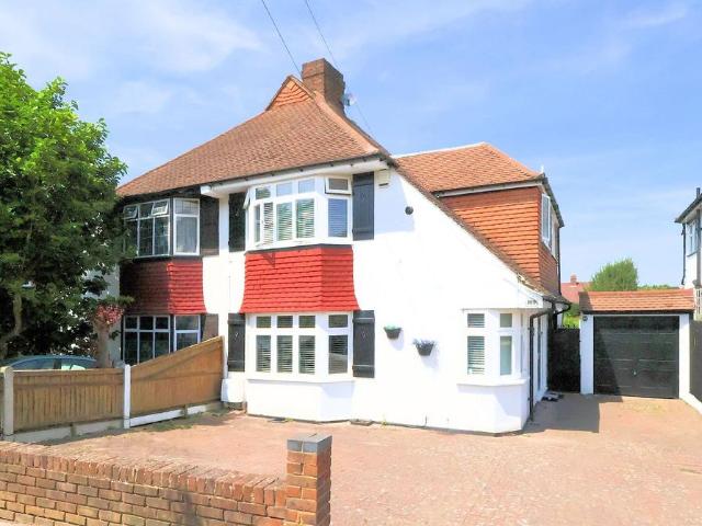House for sale in London Borough of Croydon, Shirley