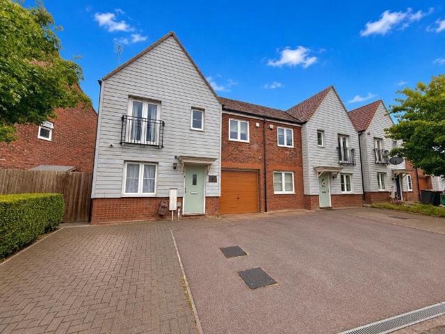 House for sale in Woodside Estate, Houghton Regis