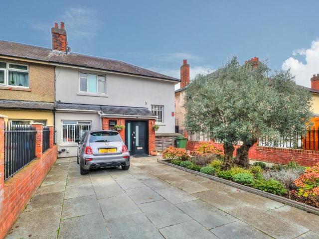 House for sale in London Borough of Ealing, Greater London