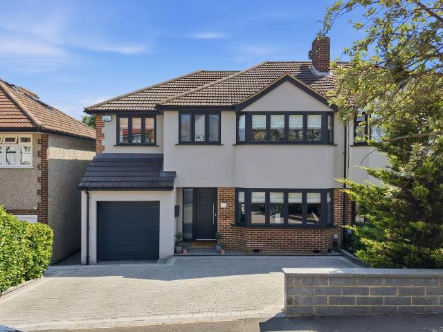 House for sale in Ivy Chimneys, Epping