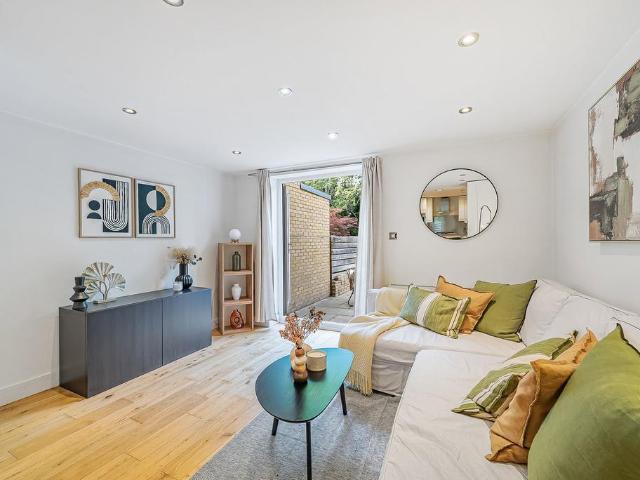 House for sale in Nunhead, Greater London