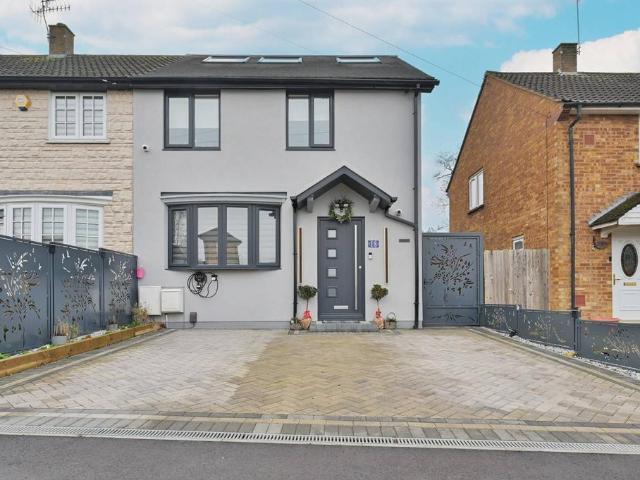 House for sale in Bushey, Bushey Heath