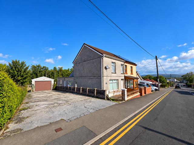House for sale in Llanedi, Tycroes