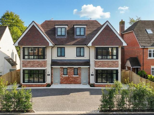 House for sale in Beaconsfield, Knotty Green