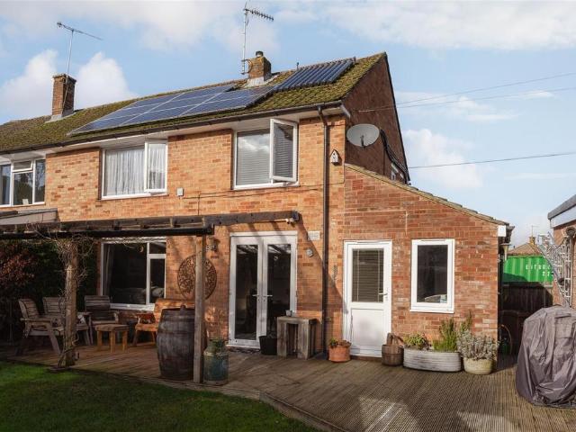 House for sale in Woodhatch, Red Hill