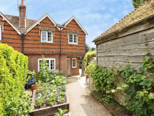 House for sale in Fole, Surrey