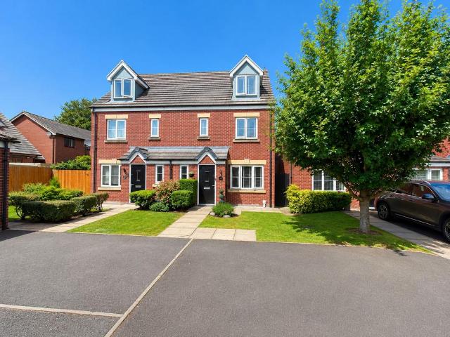 House for sale in Roby Mill, Lancashire