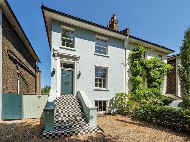 House for sale in East Greenwich, Greater London