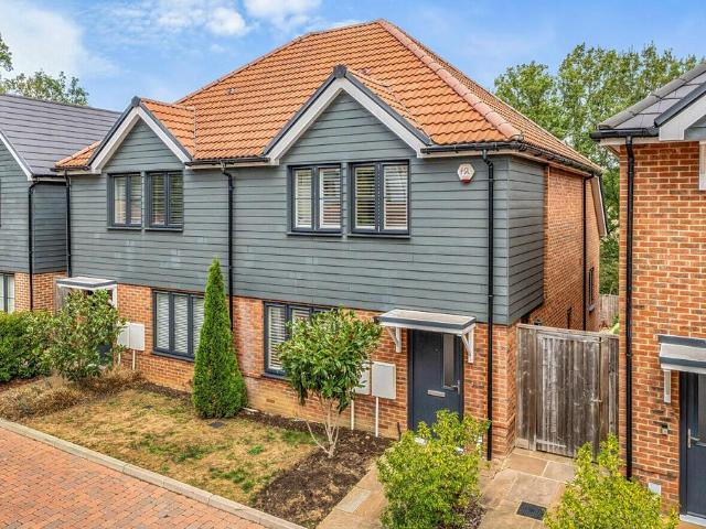 House for sale in The Butts, Kent