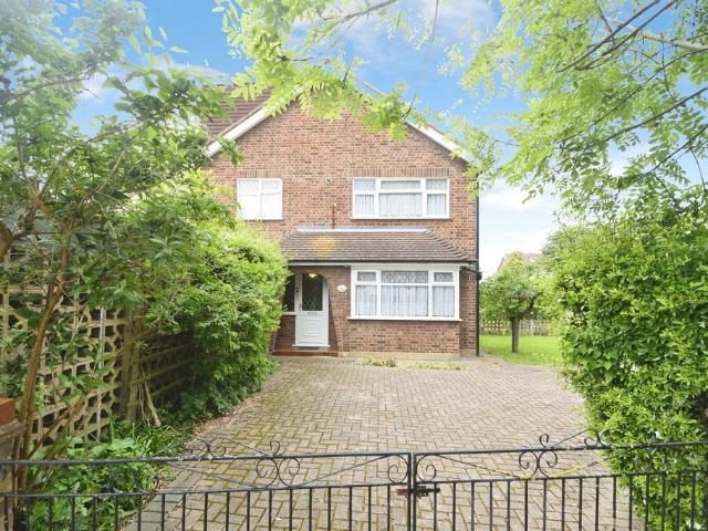House for sale in Laindon, Essex