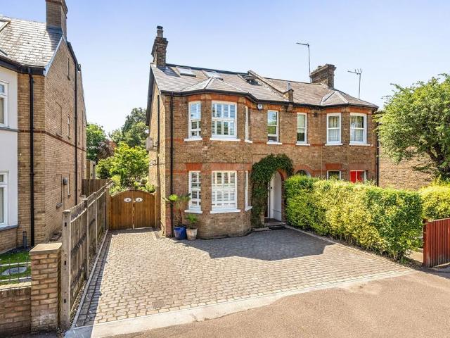 House for sale in Bushey, Bushey Heath
