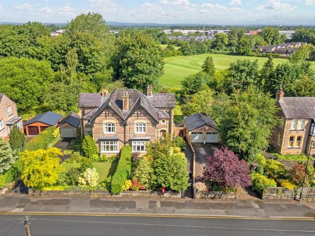 House for sale in Oldfield Brow, Trafford Park