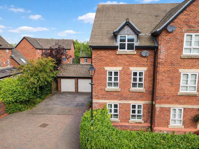 House for sale in Oughtrington, Warrington
