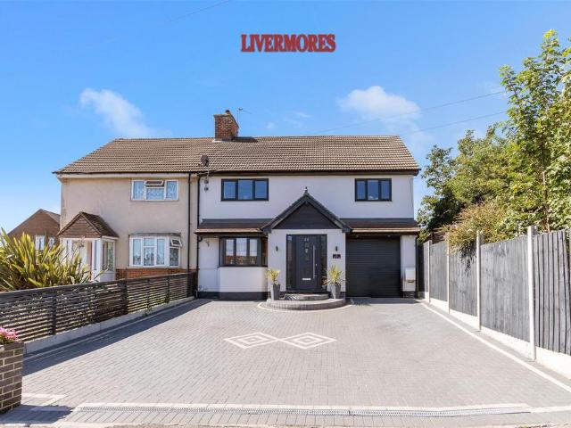 House for sale in Hawley, Monks Orchard