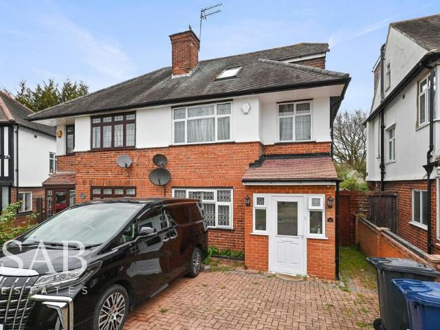 House for sale in London Borough of Ealing, Greenford