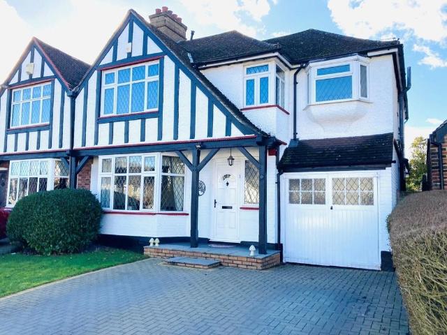 House for sale in Broadfields, Greater London