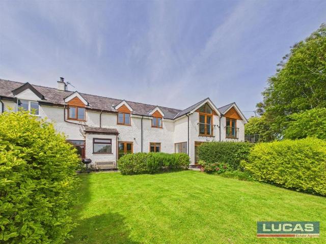 House for sale in Llaniestyn, Wales