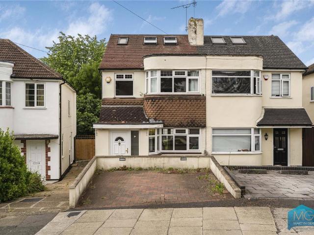 House for sale in Mill Hill, Greater London